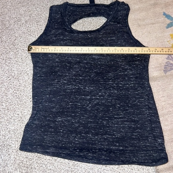 Medium Yogalicious  Flowy Gray Black Relaxed Tank Top Pre Own Good Condition - Picture 4 of 4